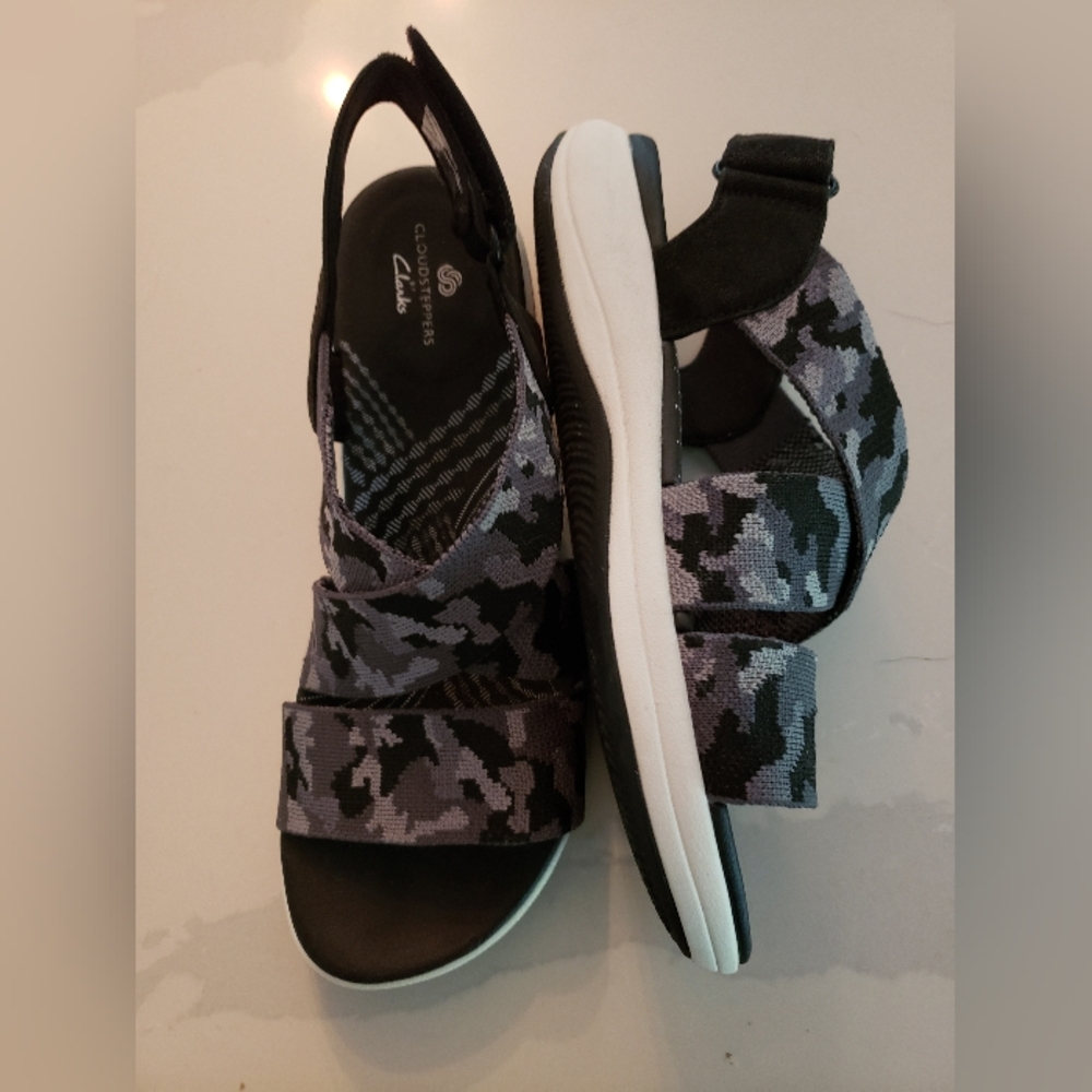 Clarks Cloudsteppers Sandals, Size 9m, not used, Camo Straps - Picture 8 of 11